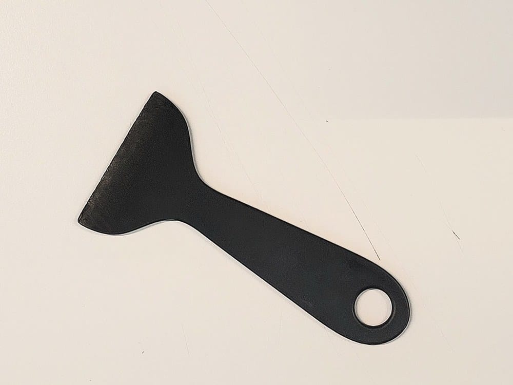 Plastic removal tool used after the plate has cooled